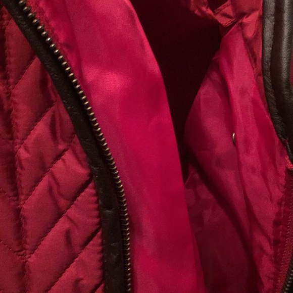 Light-weight quilted jacket with removable collar - Picture 10 of 10